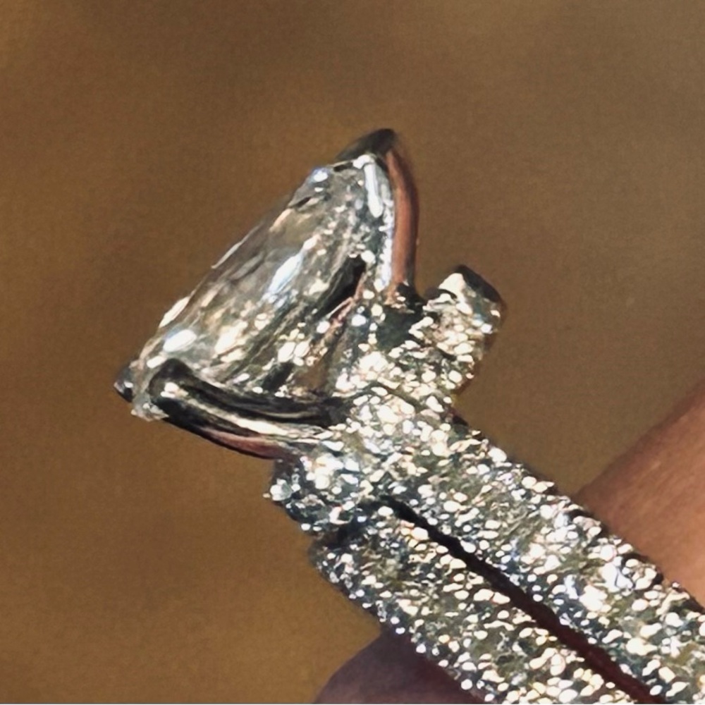 Elegant  Women's Diamond Ring